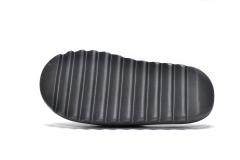 A Y**zy Slide Onyx HQ6448