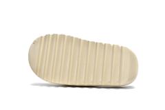 A Y**zy Slide Bone FW6345