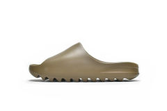 A Y**zy Slide Earth Brown FV8425