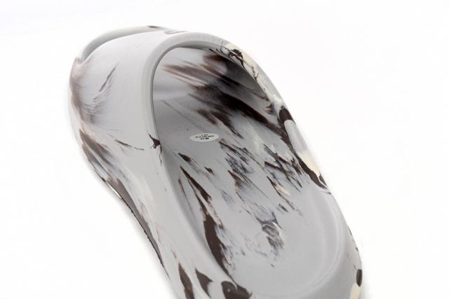 A Y**zy Slide Enflame Oil Painting White Grey GZ5553