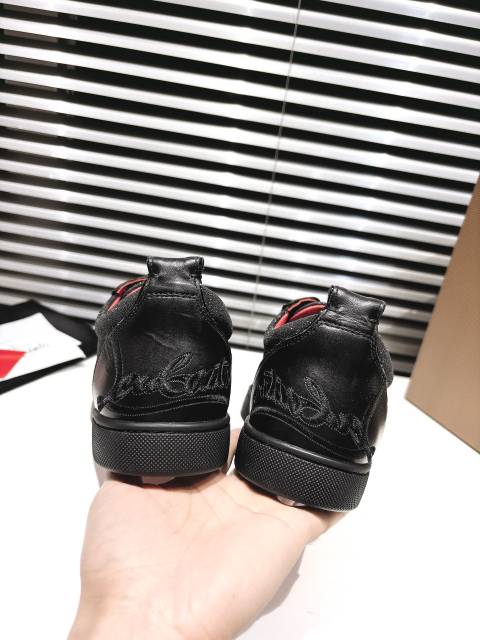 1:1 quality version Embroidered Heel Signature Red Sole Low-Top Casual Sneakers 3 colors 28894913