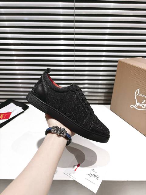 1:1 quality version Embroidered Heel Signature Red Sole Low-Top Casual Sneakers 3 colors 28894913