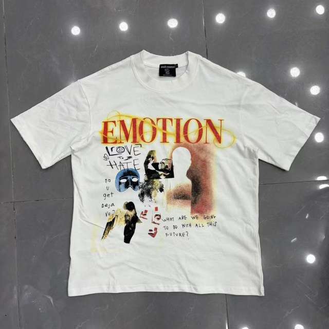 Mixed Emotion Vintage Graffiti Mask Wing Telegram Print T-shirt 29370450