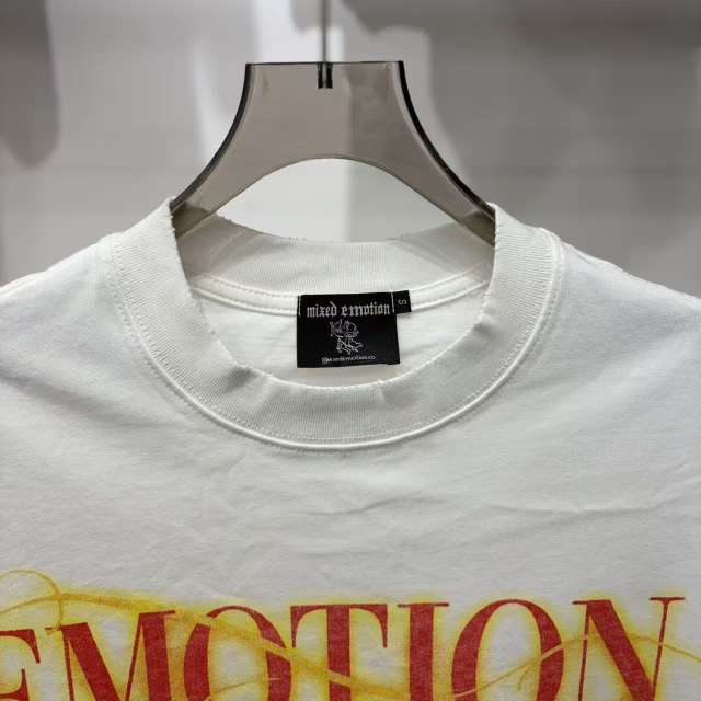 Mixed Emotion Vintage Graffiti Mask Wing Telegram Print T-shirt 29370450