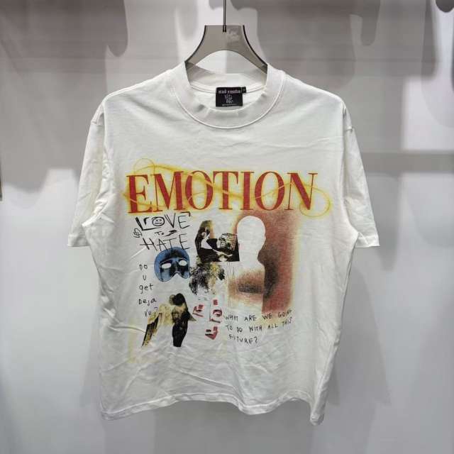 Mixed Emotion Vintage Graffiti Mask Wing Telegram Print T-shirt 29370450