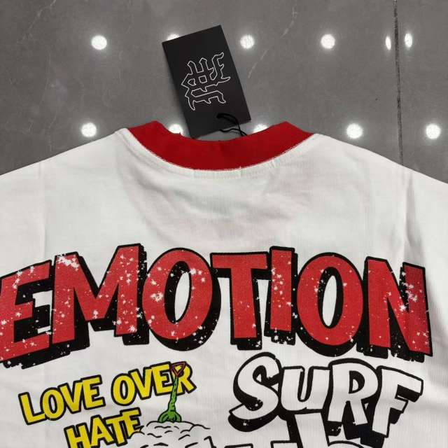 Mixed Emotion Beach Cartoon Cat Graffiti Surf Print T-shirt 29370503