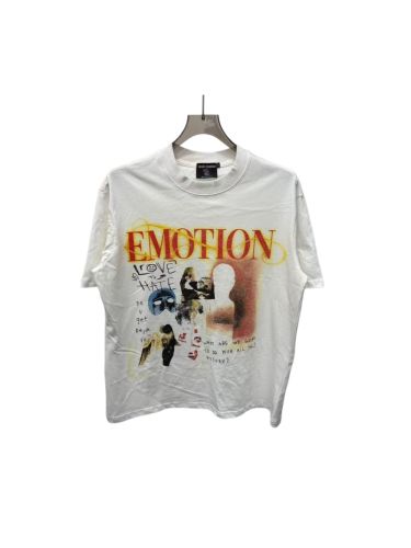 Mixed Emotion Vintage Graffiti Mask Wing Telegram Print T-shirt 29370450