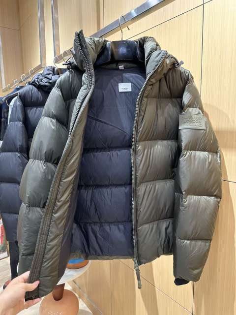 1:1 quality version Rubber Logo Patch Hooded Quilted Casual Zip-Up Down Jacket 3 colors 29481485