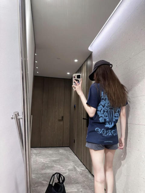 1:1 quality version Vintage Navy Blue Tokyo Vine Dagger Print Crew Neck Slim tee for girls 29392329