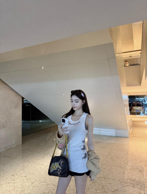 1:1 quality version Heart Vine Pattern White Limited Edition Print Vest Classic Vintage Sleeveless Top For Girls 29380178