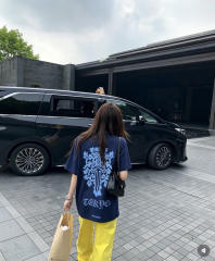 1:1 quality version Vintage Navy Blue Tokyo Vine Dagger Print Crew Neck Slim tee for girls 29392329