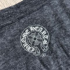 1:1 quality version Sanskrit Cross Horseshoe Neck Print Tee 2 colors for girls 29306368