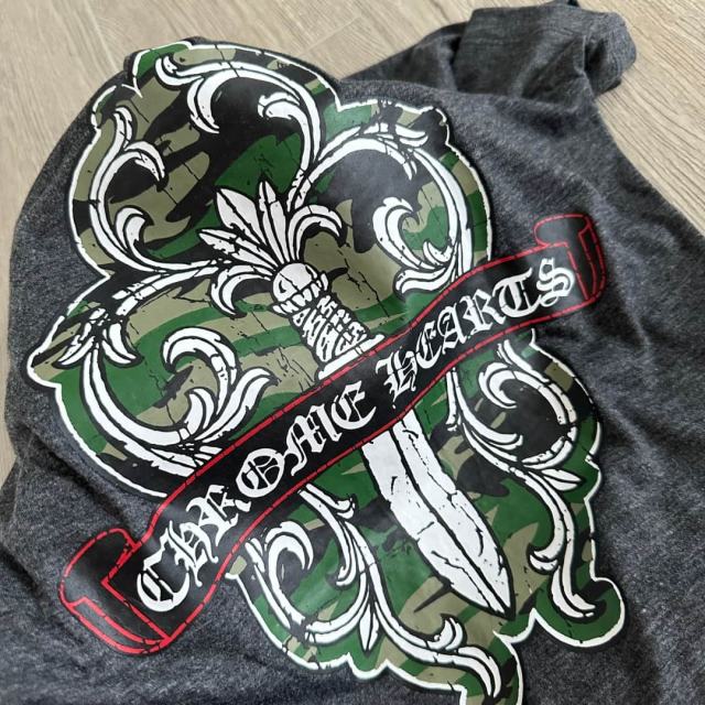 1:1 quality version Camo Crack Sword Vine V Neck Print Tee 2 colors for girls 29306362