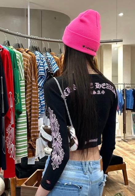 1:1 quality version Pink Gothic Letter Dual Sleeve Floral Print Waffle Knit Cropped Long Sleeve Tee for girls 29426247