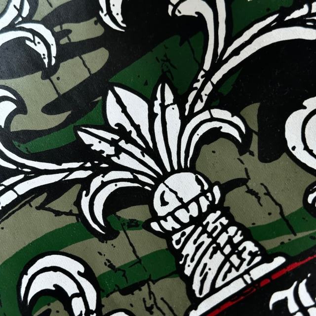 1:1 quality version Camo Crack Sword Vine V Neck Print Tee 2 colors for girls 29306362