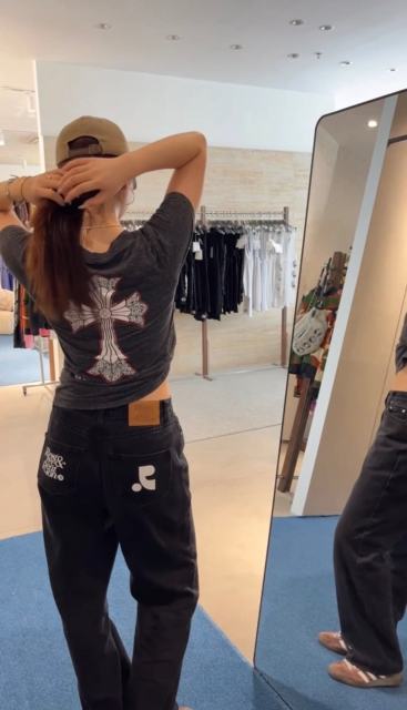 1:1 quality version Window Grille Cross Print On Back V Neck Tee for girls 29306363