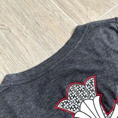 1:1 quality version Window Grille Cross Print On Back V Neck Tee for girls 29306363