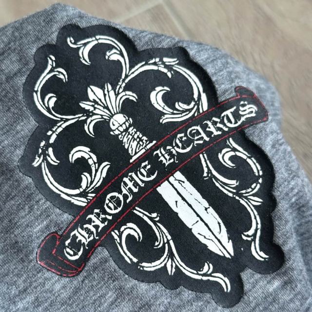 1:1 quality version Camo Crack Sword Vine V Neck Print Tee 2 colors for girls 29306362