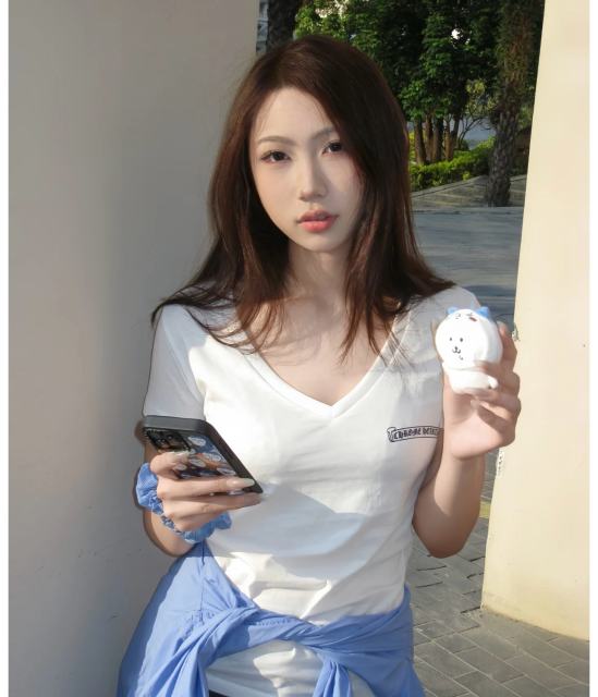 1:1 quality version 28088599 Limited Red Letter Print V-Neck Tee 2 colors for girls