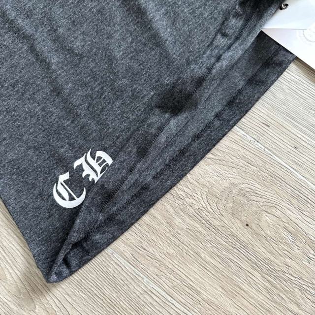 1:1 quality version Window Grille Cross Print On Back V Neck Tee for girls 29306363