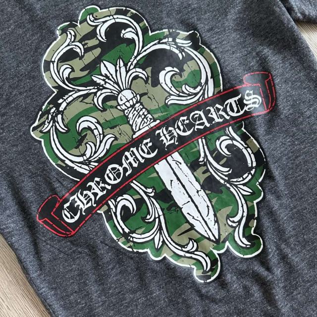 1:1 quality version Camo Crack Sword Vine V Neck Print Tee 2 colors for girls 29306362