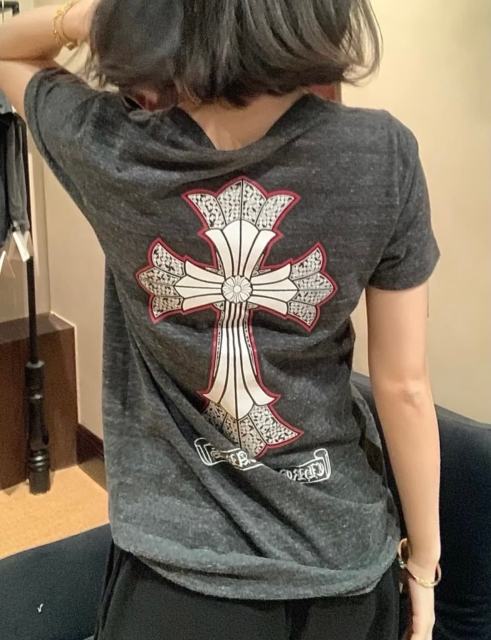1:1 quality version Window Grille Cross Print On Back V Neck Tee for girls 29306363