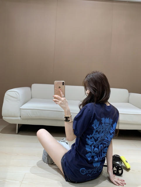 1:1 quality version Vintage Navy Blue Tokyo Vine Dagger Print Crew Neck Slim tee for girls 29392329