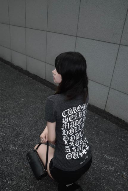 1:1 quality version Sanskrit Cross Horseshoe Neck Print Tee 2 colors for girls 29306368