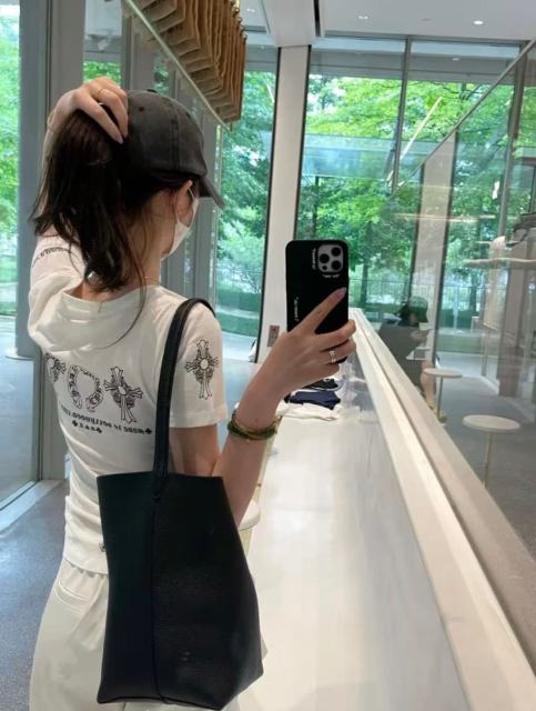 1:1 quality version Three Elements Print V-Neck Tee for girls 2 colors 29033515