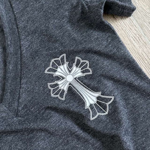 1:1 quality version Window Grille Cross Print On Back V Neck Tee for girls 29306363