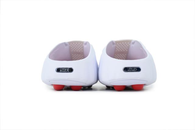 Mind 001 White Closed Toe Beach Slippers