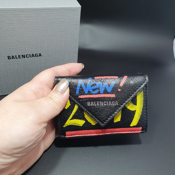 バレンシアガコピーBalenciaga ペーパー グラフィティ三つ折り財布201116B134