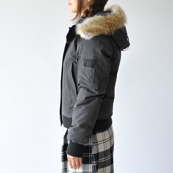 秋冬新作 CANADA GOOSE スーパーコピー ラブラドールボンバー フードファー ダウンジャケット ブルゾンパーカー7967JL レディース