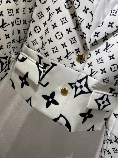 ルイヴィトン服コピー 2021新品注目度NO.1 Louis Vuitton ルイヴィトン服0037