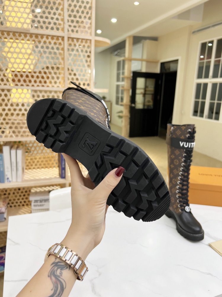 ルイヴィトン靴コピー 定番人気2022新品 Louis Vuitton ルイヴィトン靴0190