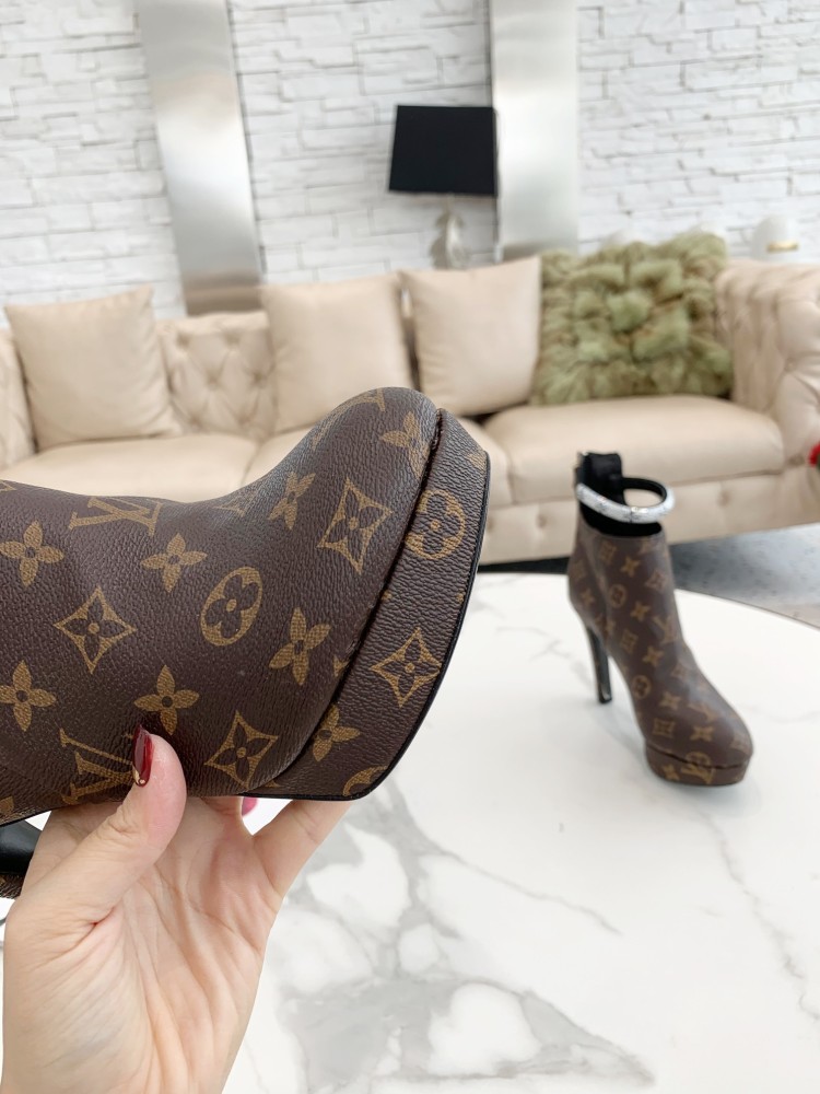 ルイヴィトン靴コピー 定番人気2022新品 Louis Vuitton ルイヴィトン靴0155