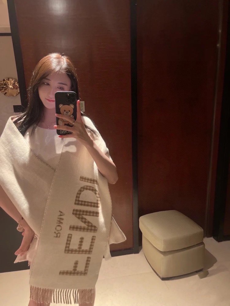 フェンディマフラーコピー 2022新品大人気NO.1 FENDI フェンディマフラー0013