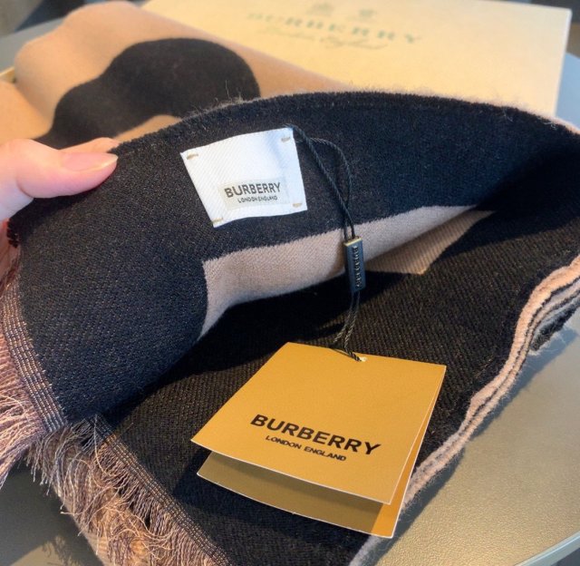 バーバリーマフラーコピー 大人気2022新品 BURBERRY バーバリーマフラー0054