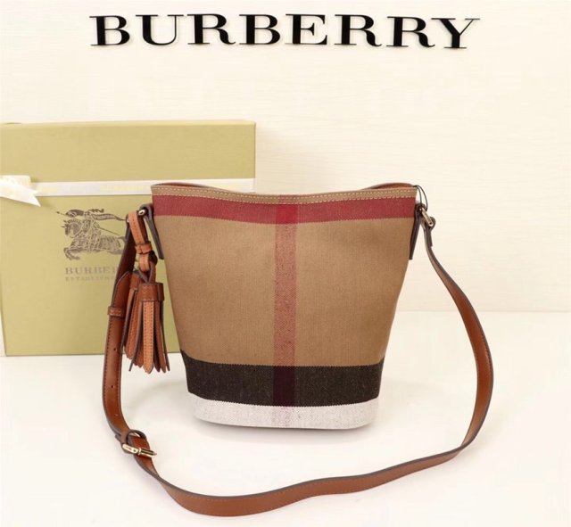 バーバリーバッグコピー   2022新品大人気NO.1 BURBERRY   バーバリーバッグ0065