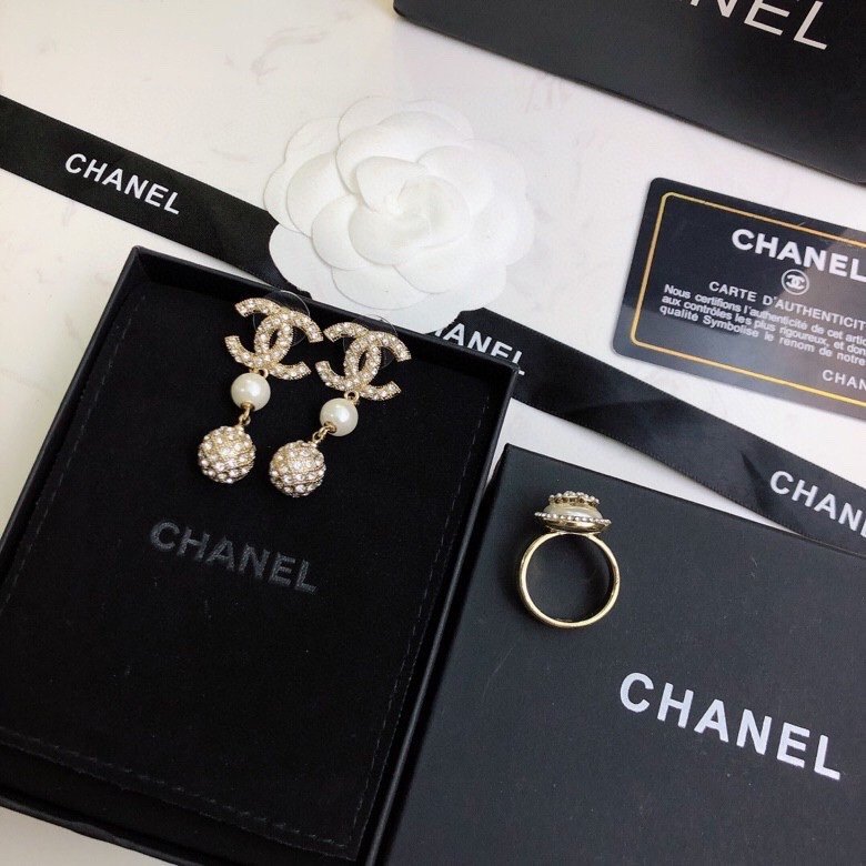 シャネルイアリングコピー 大人気2022新品  CHANEL  シャネルイアリング0045