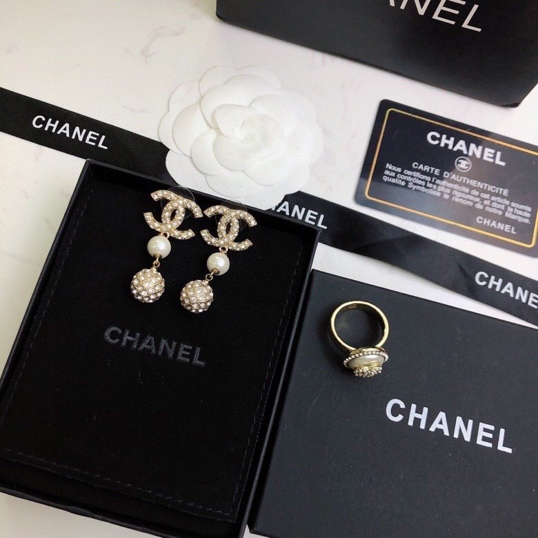 シャネルイアリングコピー 大人気2022新品  CHANEL  シャネルイアリング0045