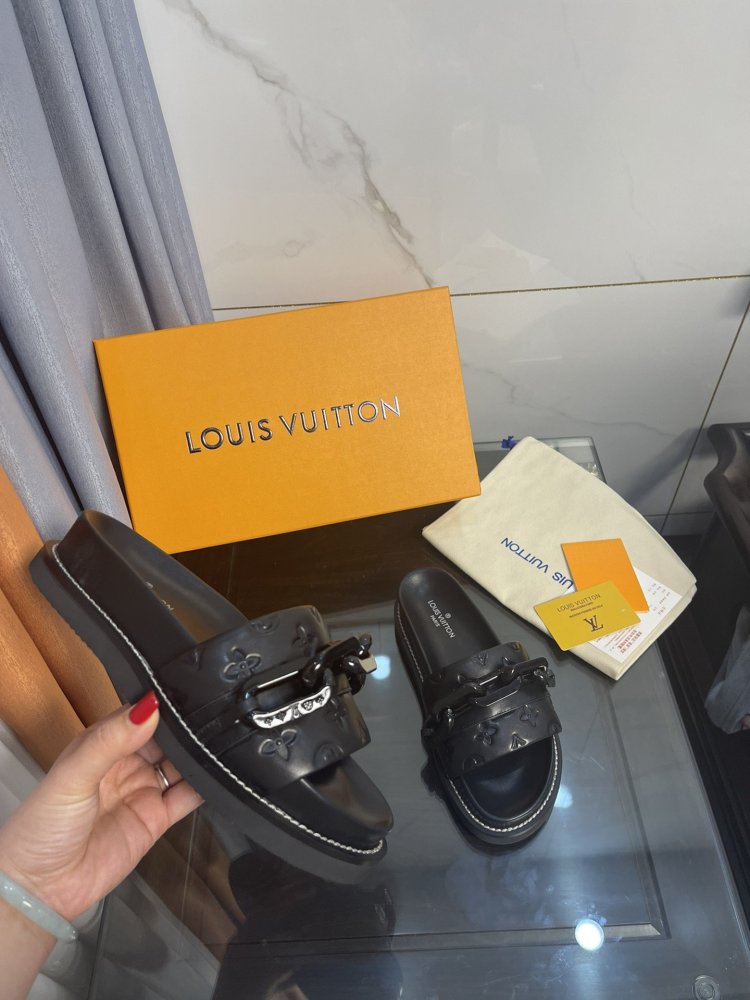 ルイヴィトン靴コピー2022新品大人気NO.1 Louis Vuitton ルイヴィトン靴0212