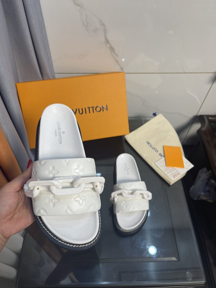 ルイヴィトン靴コピー2022新品大人気NO.1 Louis Vuitton ルイヴィトン靴0210