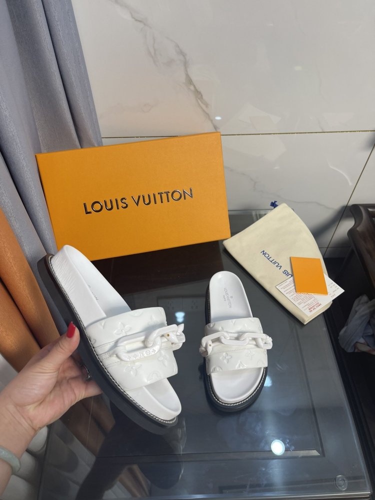 ルイヴィトン靴コピー2022新品大人気NO.1 Louis Vuitton ルイヴィトン靴0210