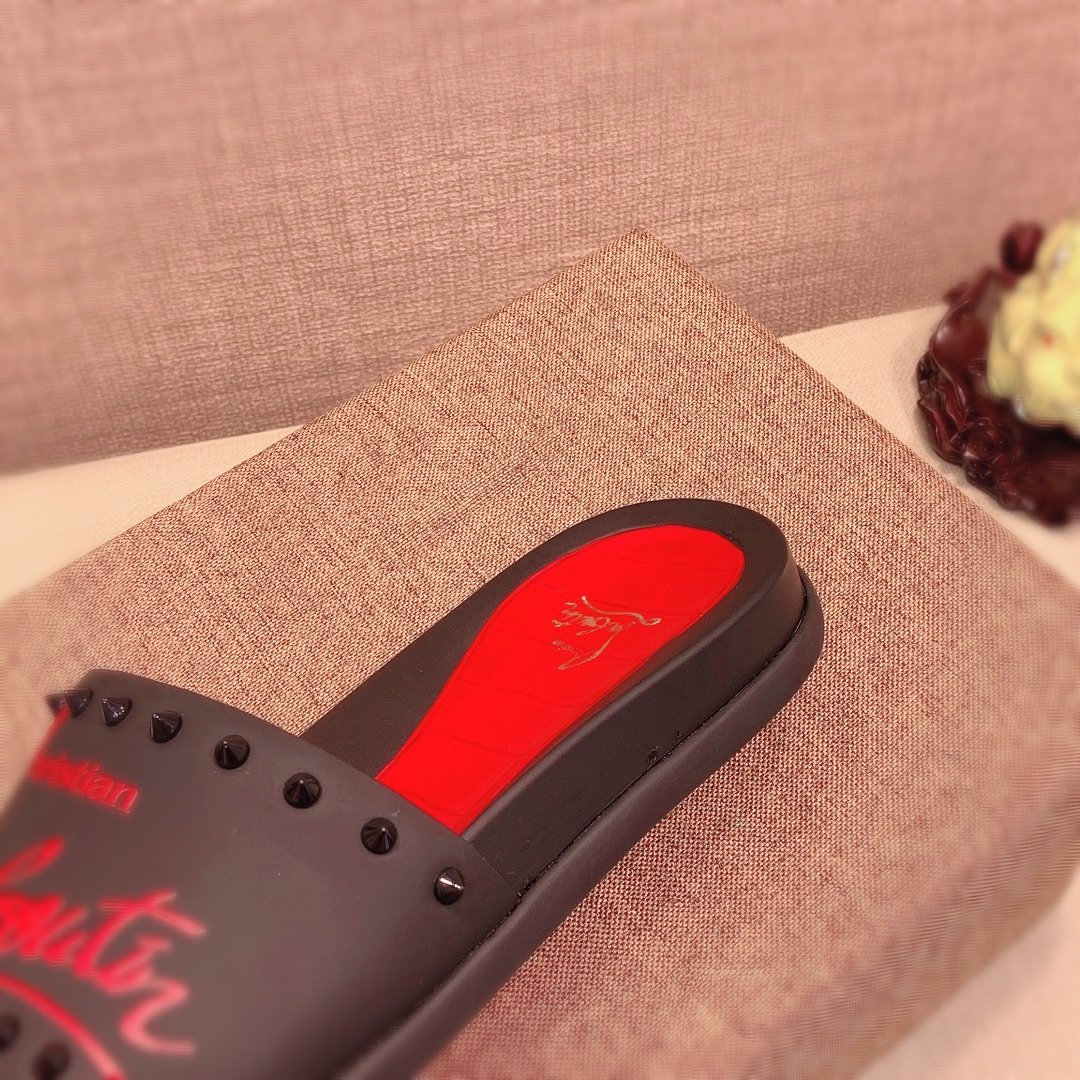 ルブタン サンダル靴コピー 大人気NO.1 Loubishark ルブタン サンダル靴0005