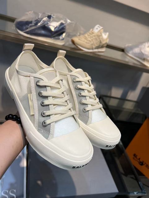 バレンシアガ靴コピー   2022新品大人気NO.1 BALENCIAGA バレンシアガ靴0007