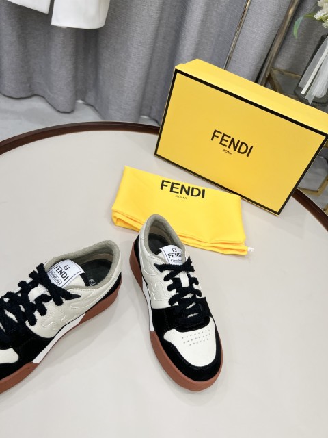 フェンディ靴コピー  2022新品大人気NO.1  FENDI フェンディ靴0021