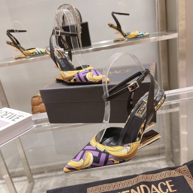 フェンディ靴コピー 高品質 2022新品大人気NO.1  FENDI フェンディ靴0026