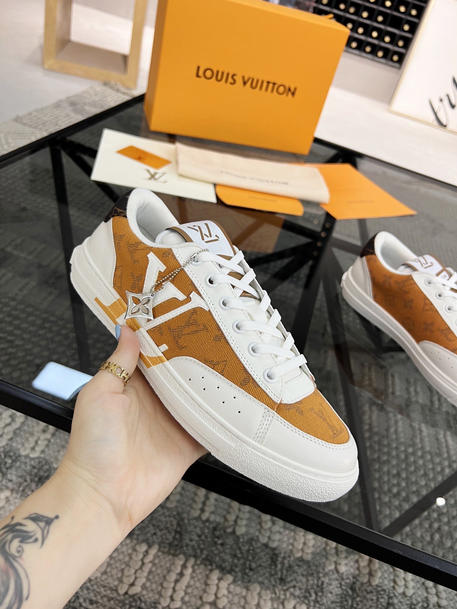 ルイヴィトン靴コピー   2022新品大人気NO.1  Louis Vuitton ルイヴィトン靴0150