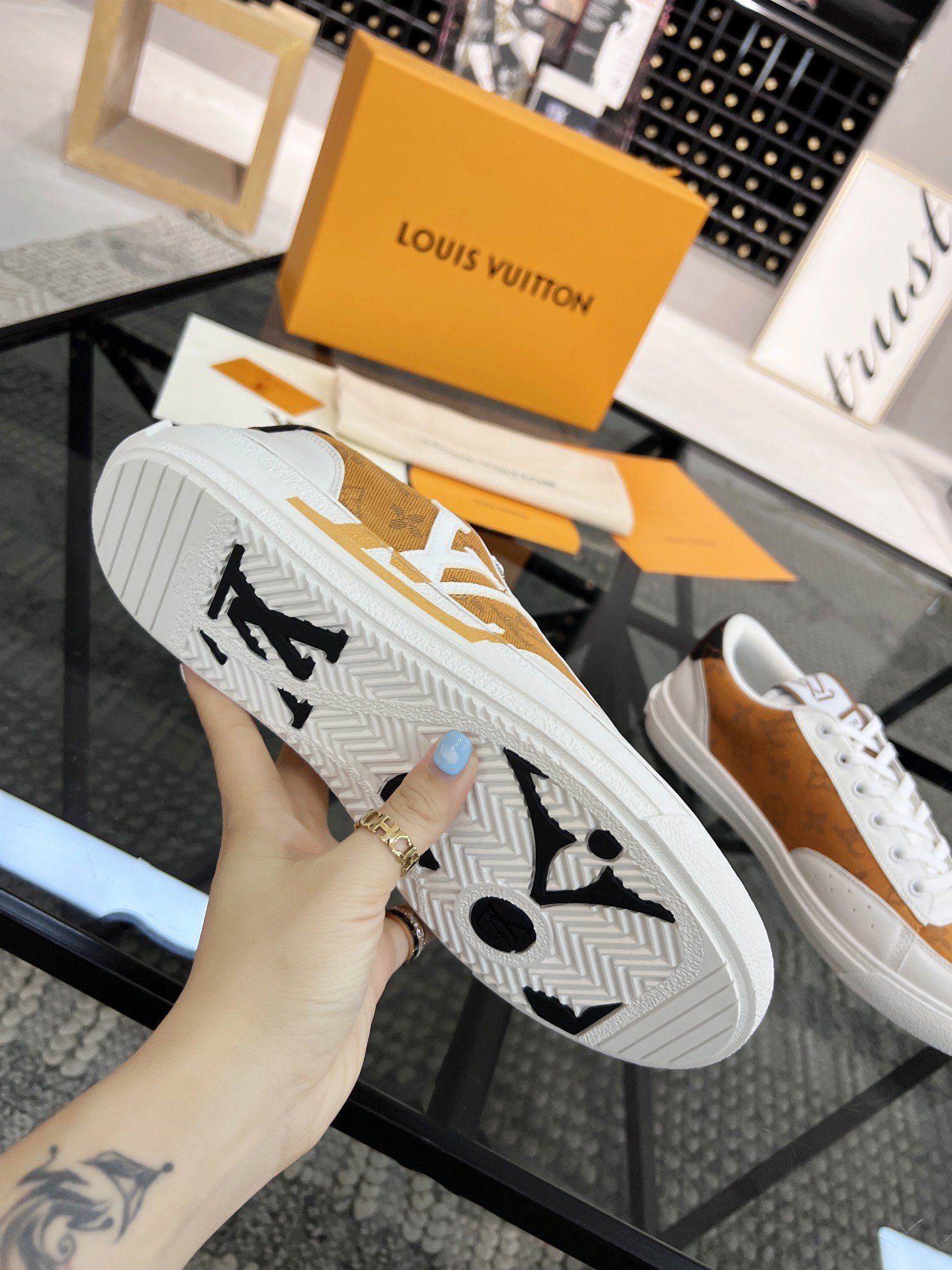 ルイヴィトン靴コピー   2022新品大人気NO.1  Louis Vuitton ルイヴィトン靴0150